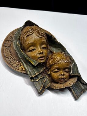 VINTAGE MADONNA AND CHILD WALL HANGING MADE IN ITALY